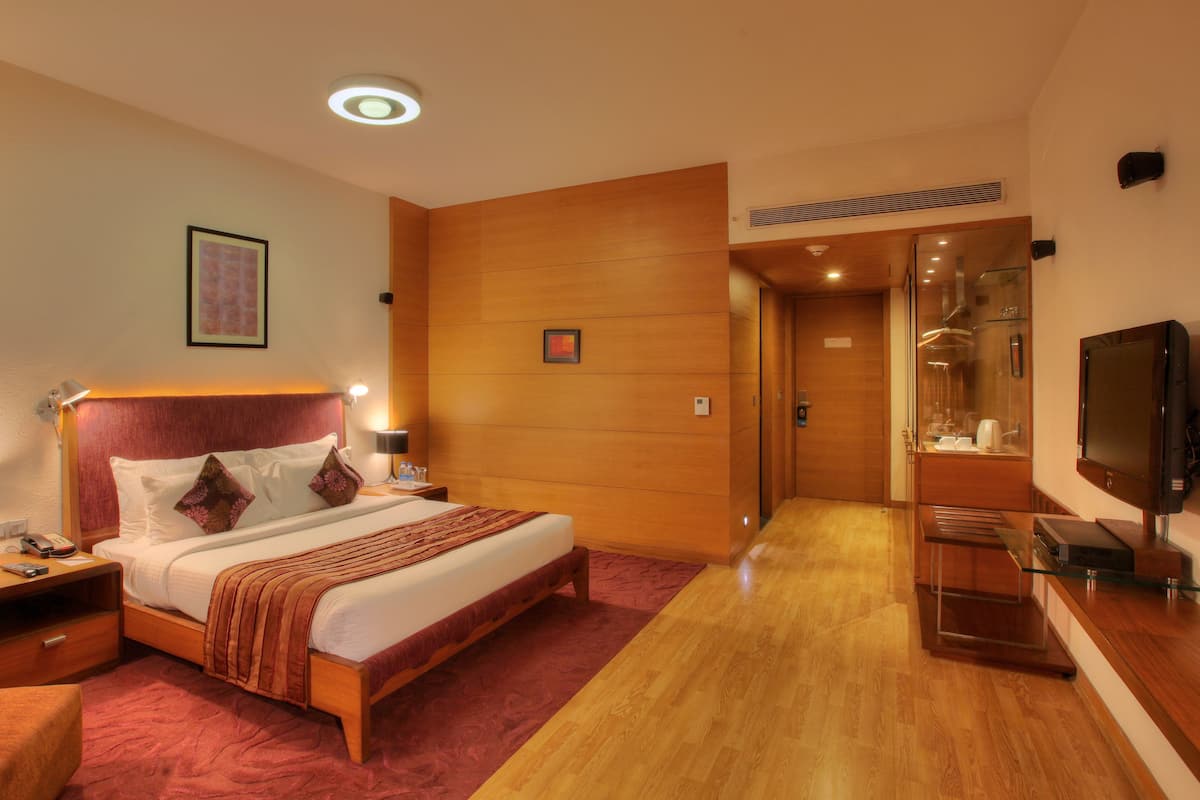 Premium bedding, minibar, in-room safe, desk