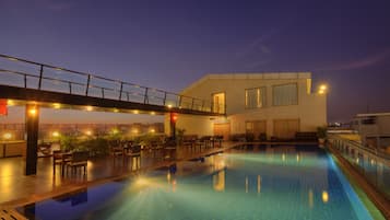 Outdoor pool, pool loungers