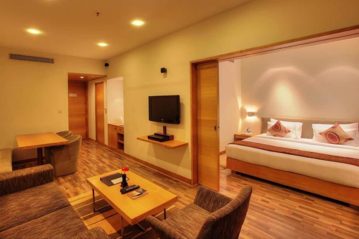 Premium bedding, minibar, in-room safe, desk
