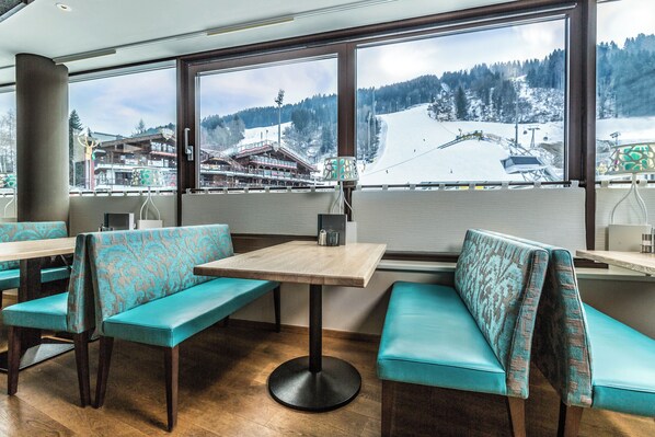 Dinner served, international cuisine, garden views  - TUI BLUE Schladming (Schladming)