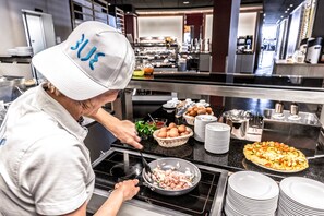 Free daily buffet breakfast 
