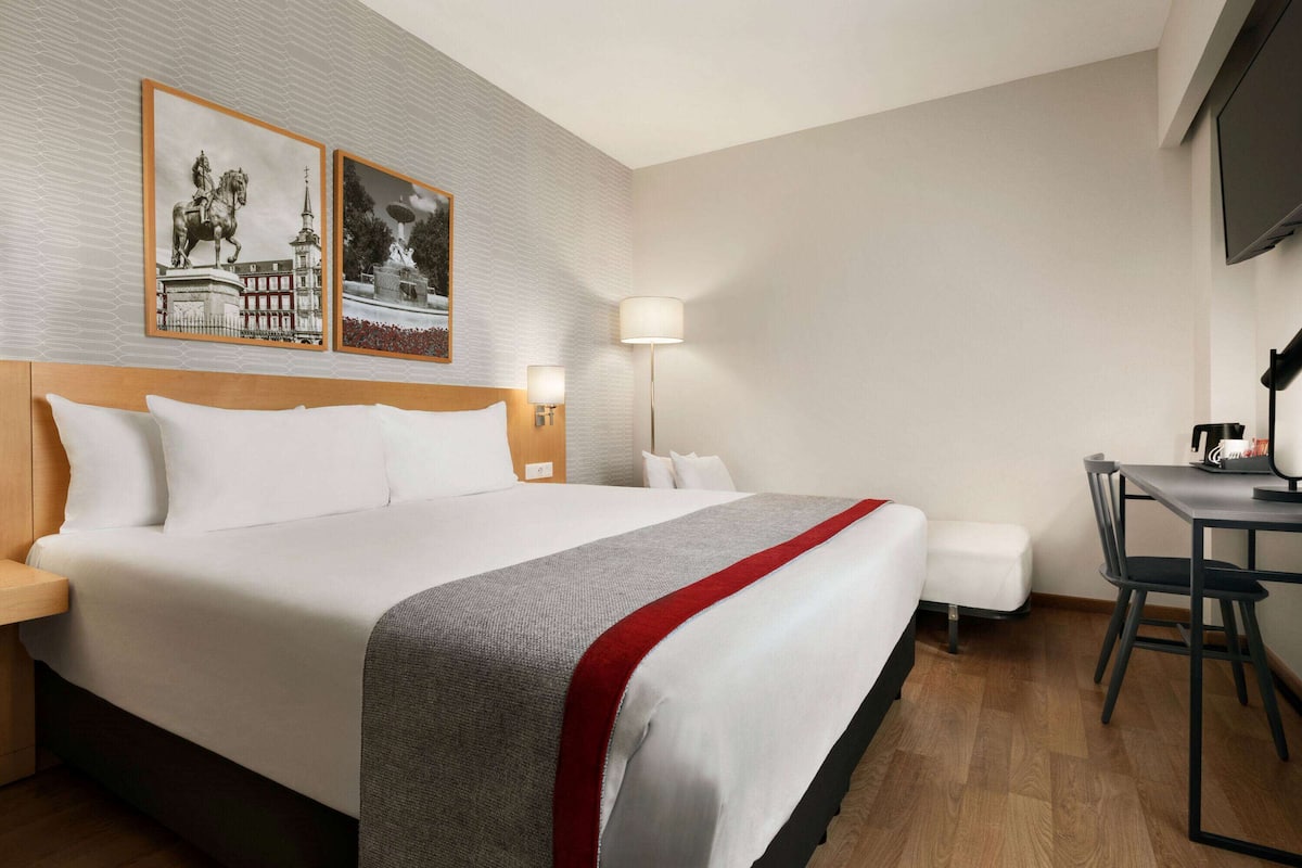 Kamar, 2 Tempat Tidur Twin, Bebas Asap Rokok (1 Rolling Twin Bed) | Selimut bulu angsa, minibar, brankas, dan meja kerja