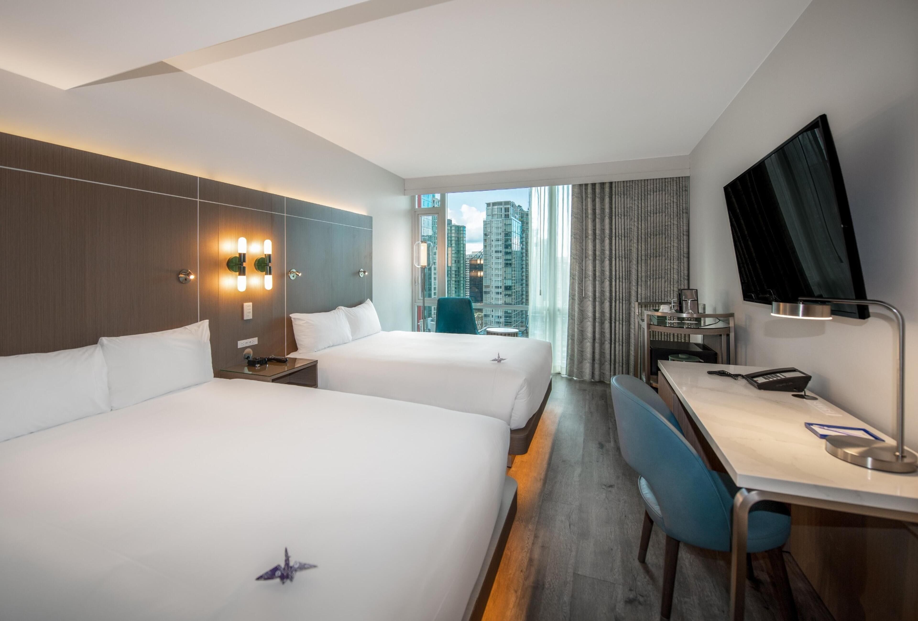 Quarto, 2 camas Queen | Roupas de cama premium, cofres nos quartos, escrivaninha