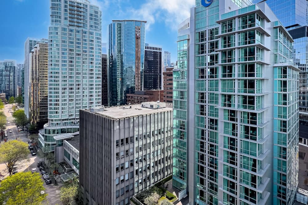 Coast Coal Harbour Vancouver Hotel by APA