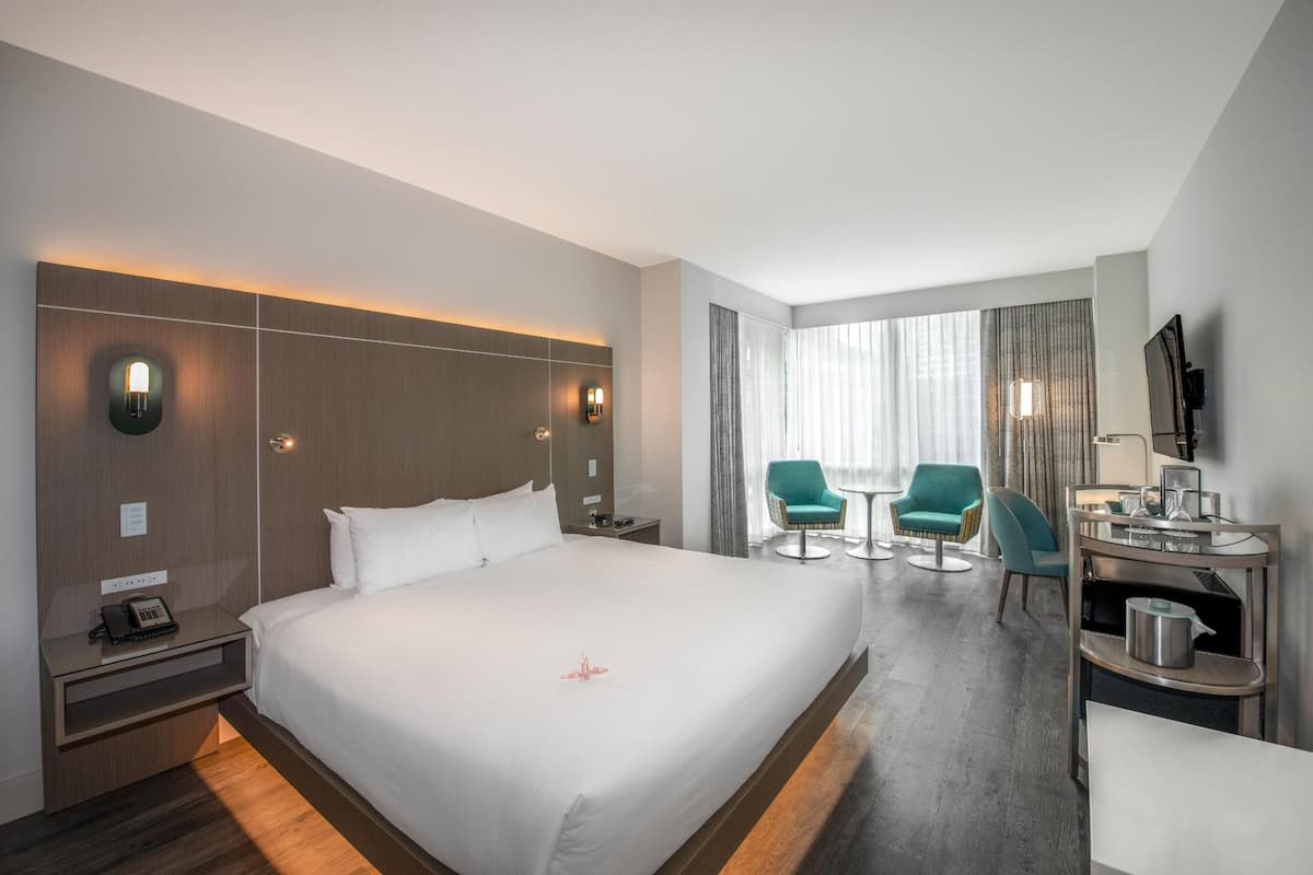 Comfort Room, 1 King Bed | Premium bedding, in-room safe, desk, blackout curtains