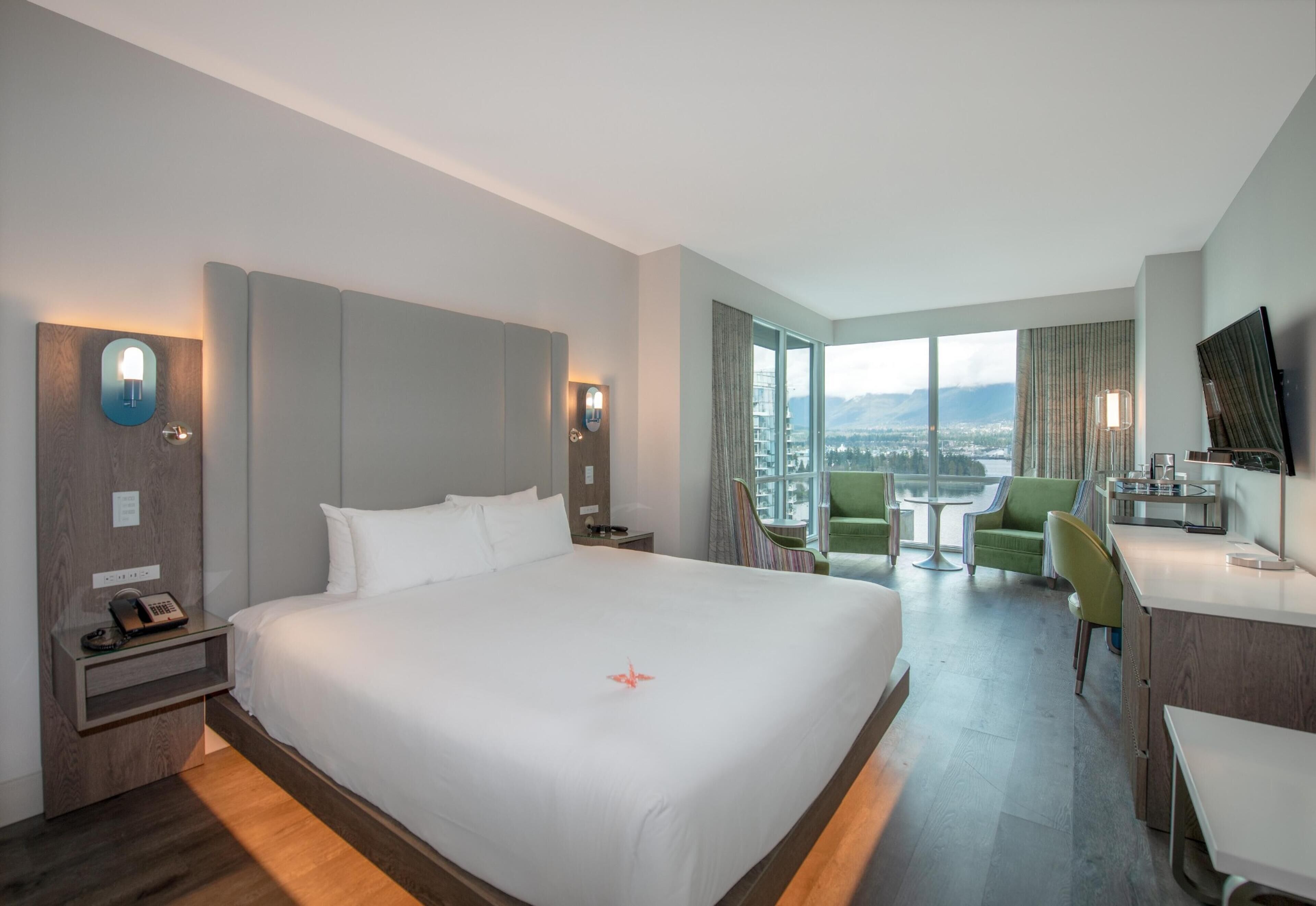 Superior King Room | Premium bedding, in-room safe, desk, blackout drapes