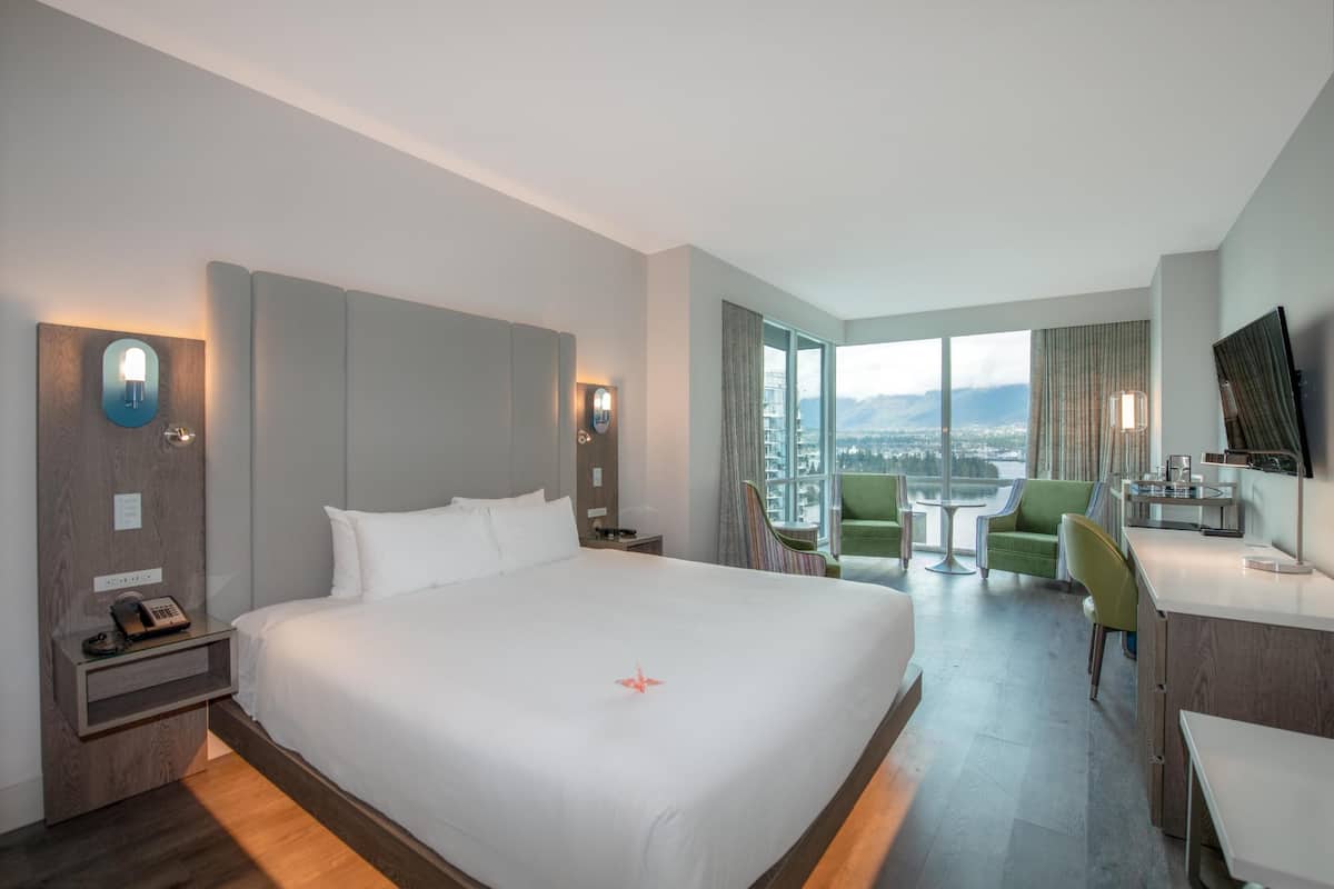 Quarto superior, 1 cama King | Roupas de cama premium, cofres nos quartos, escrivaninha