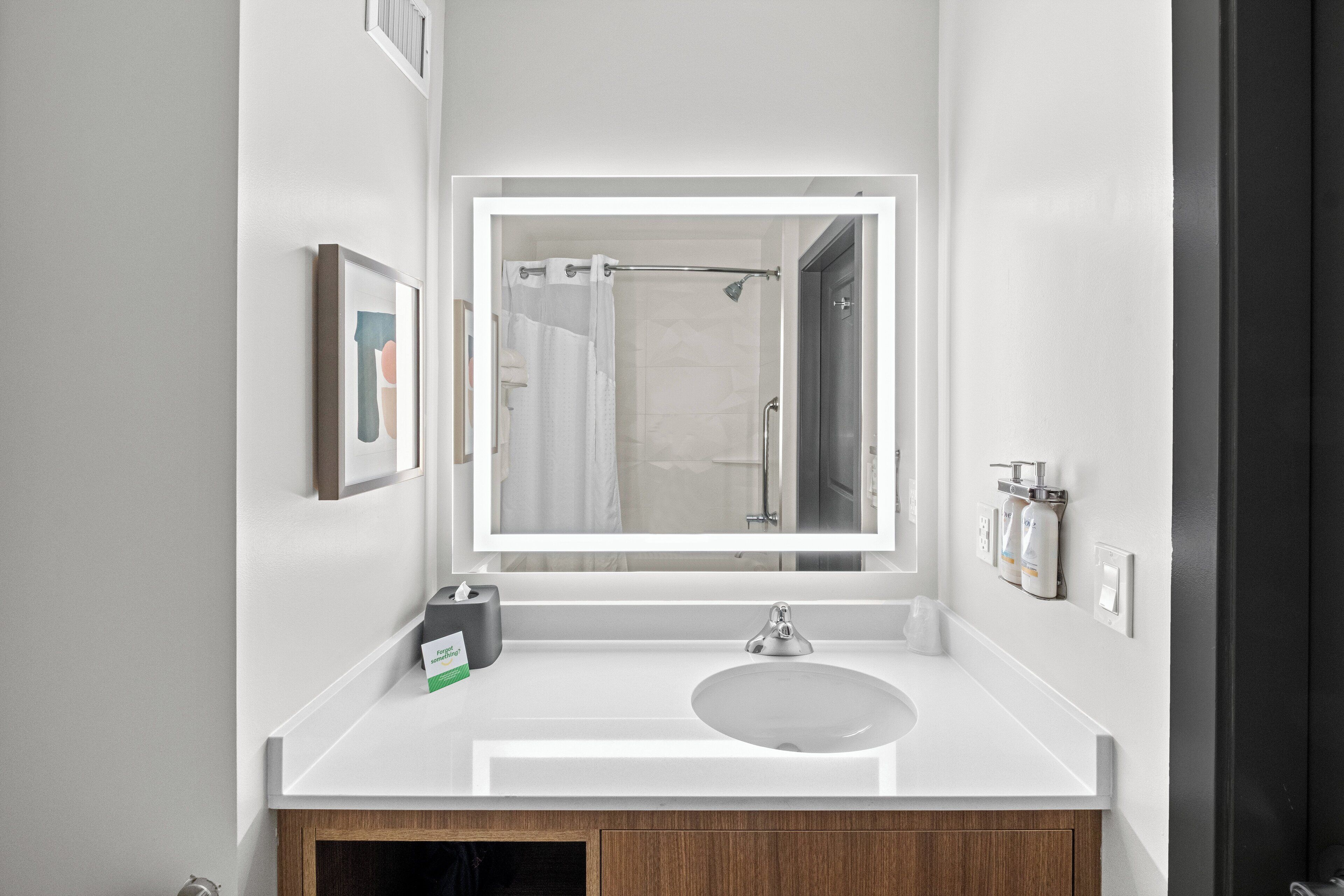 combined shower/bathtub, free toiletries, hair dryer, towels