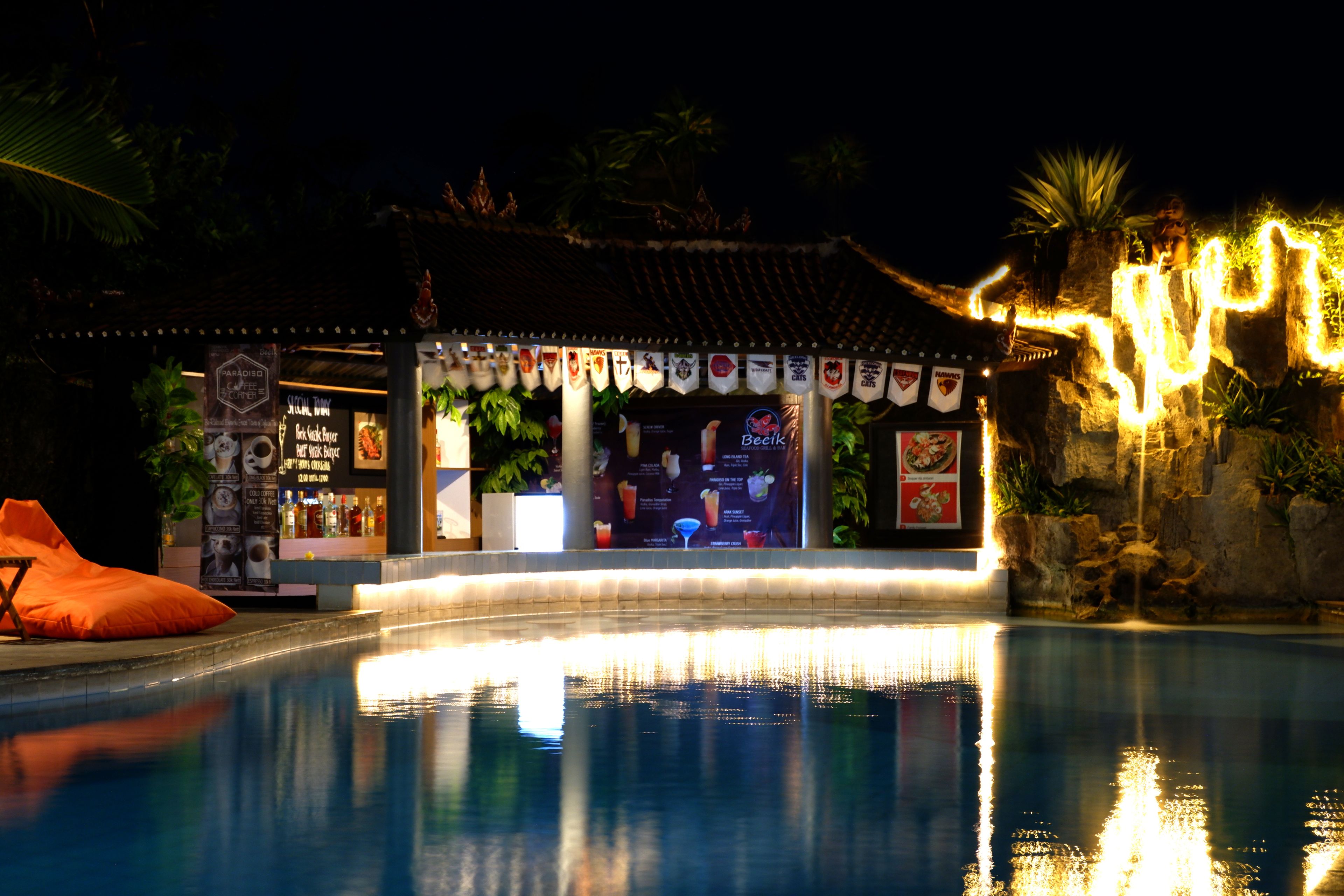 Outdoor pool, pool loungers