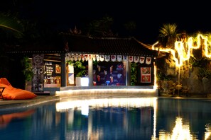 Außenpool, Liegestühle