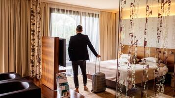Deluxe Room | In-room safe, desk, free cots/infant beds, free WiFi