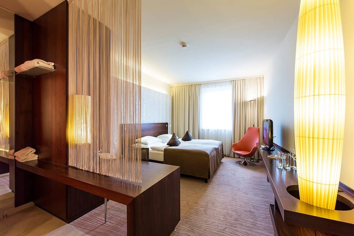 standard room | in-room safe, desk, free cots/infant beds, free wifi