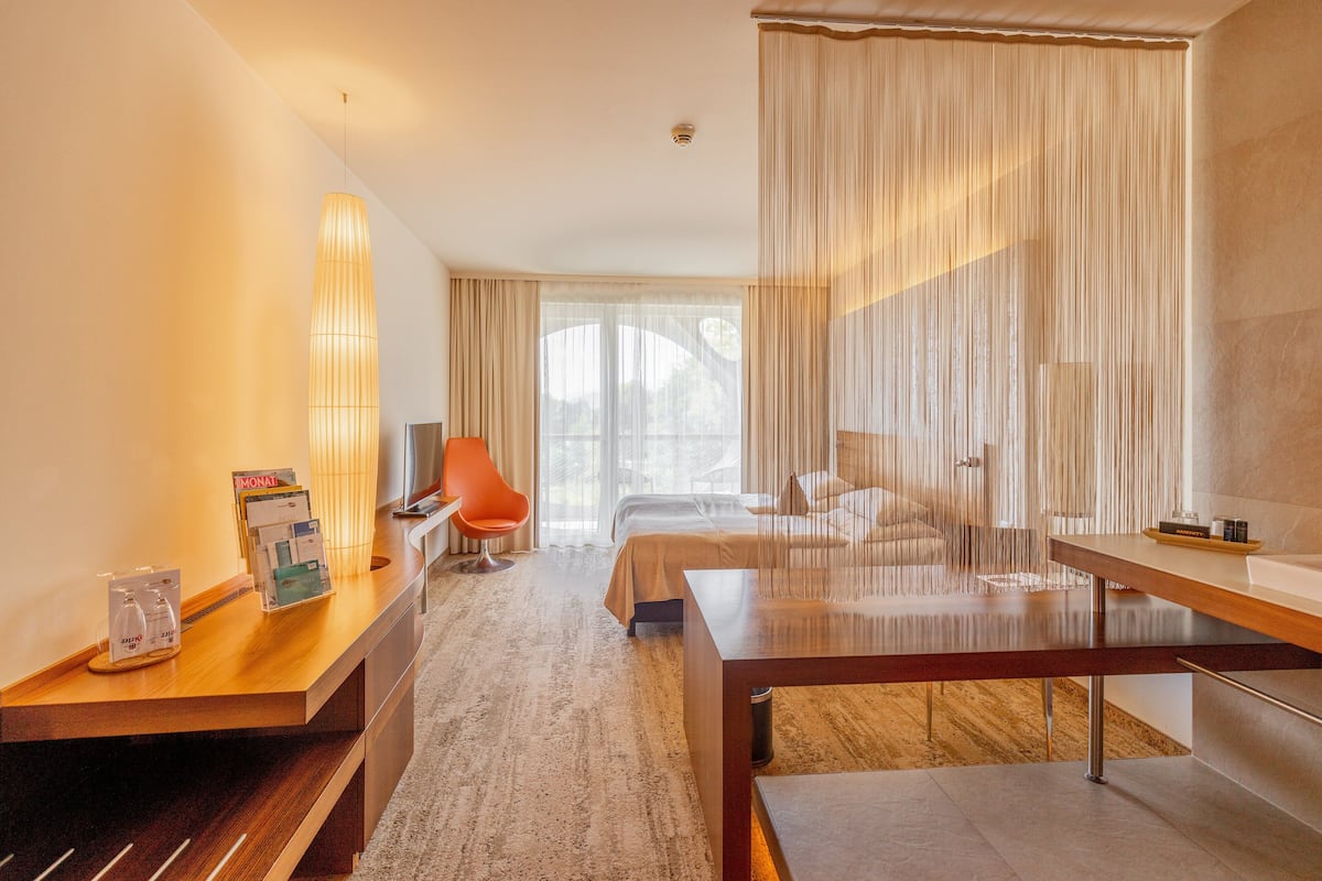 superior room | in-room safe, desk, free cots/infant beds, free wifi