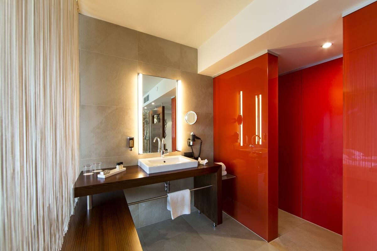 shower, free toiletries, hair dryer, bathrobes