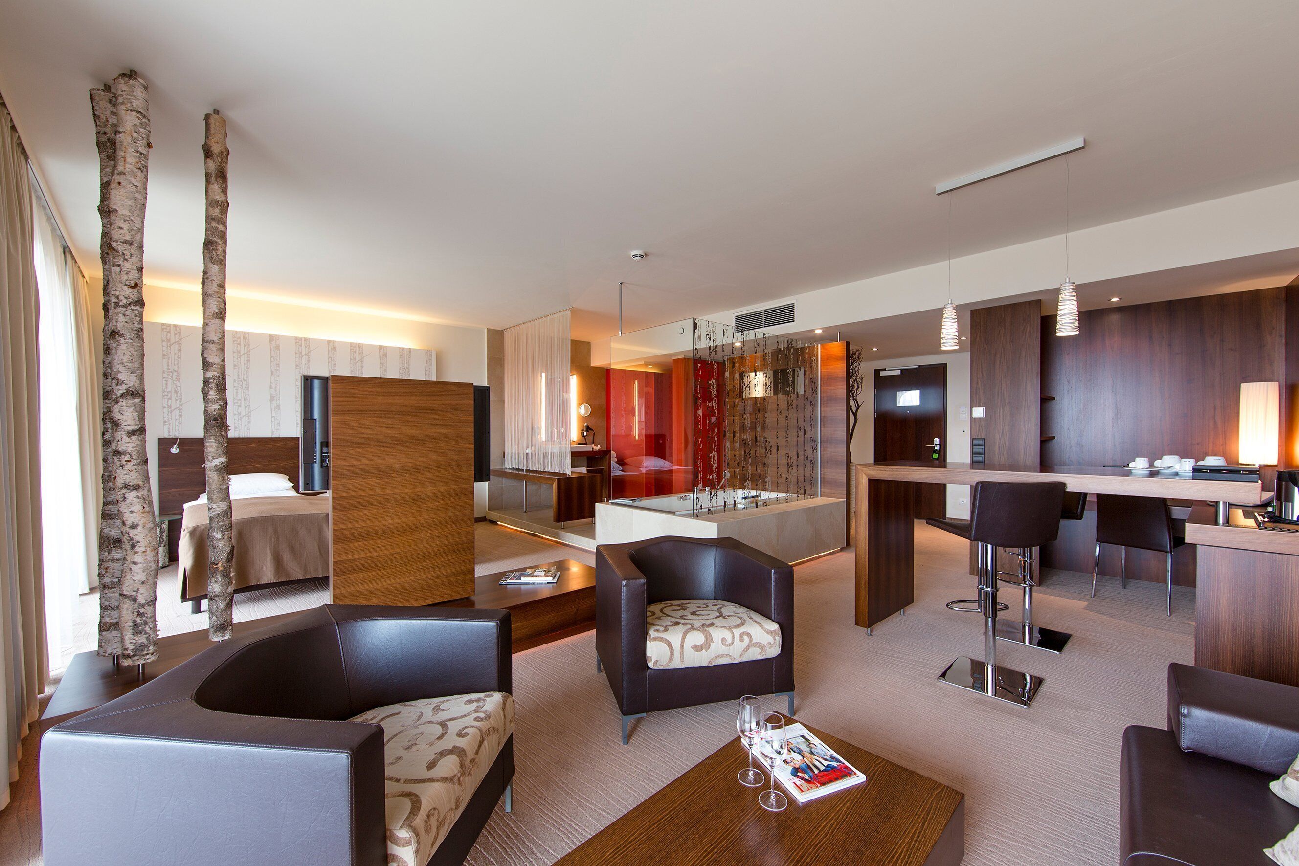 deluxe room | in-room safe, desk, free cots/infant beds, free wifi