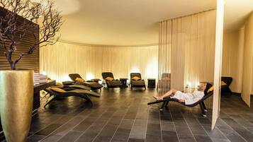 Sauna, dampbad, kropsbehandlinger, hot stone-massage, sportsmassage