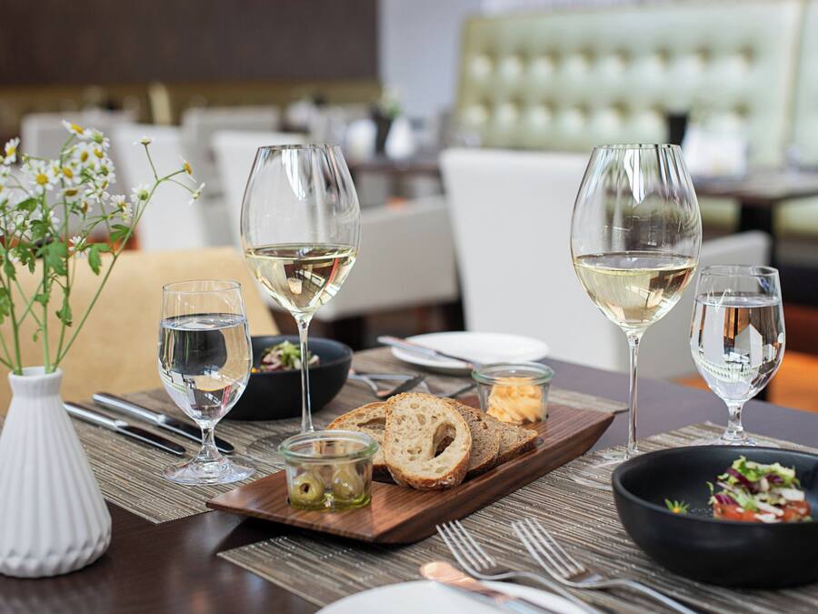 Der serveres morgenmad, frokost, aftensmad og brunch