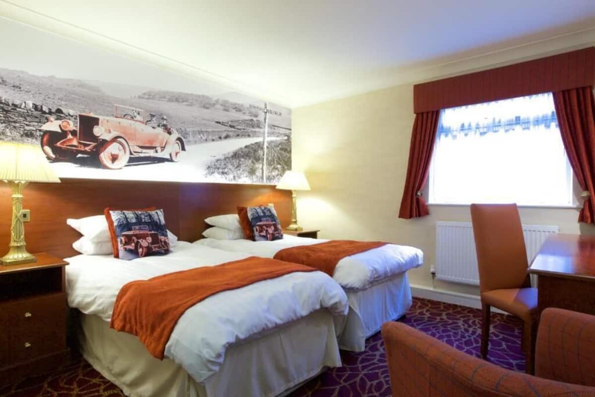 Egyptian cotton sheets, premium bedding, in-room safe, desk