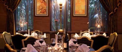 Breakfast, lunch and dinner served