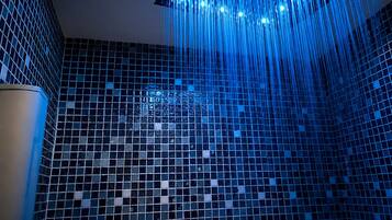 Salas de tratamientos para parejas, sauna, bañera de hidromasaje