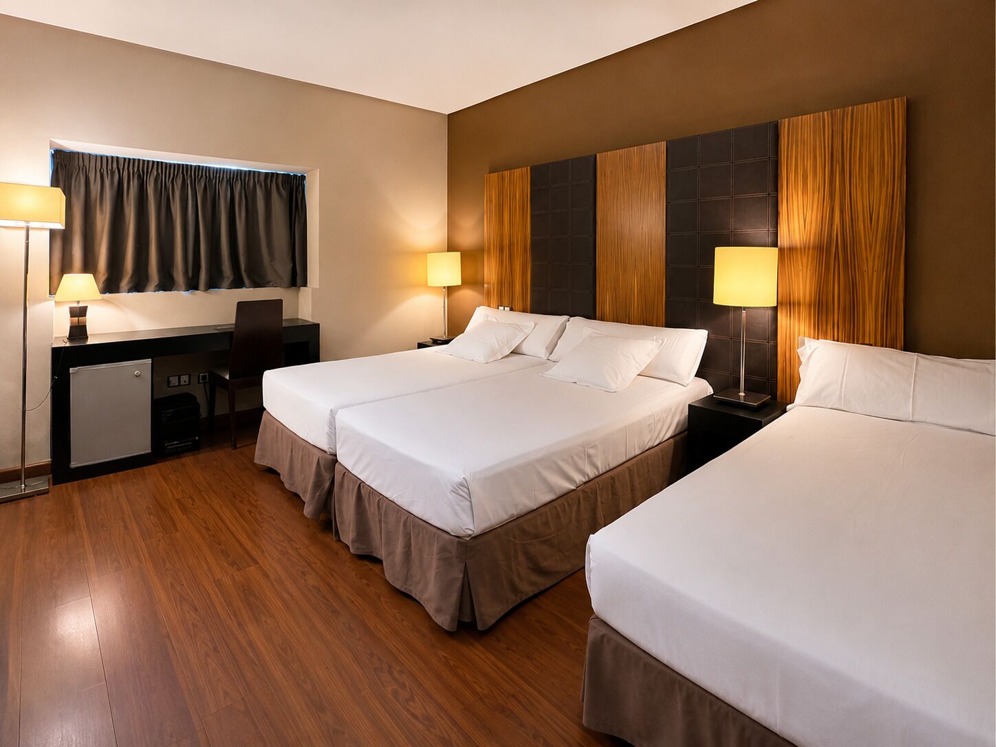 Basic Triple Room | Minibar, in-room safe, desk, laptop workspace