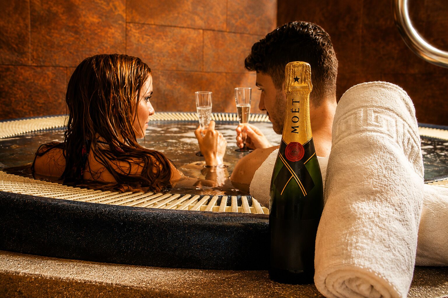 Salas de tratamientos para parejas, sauna, bañera de hidromasaje 
