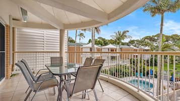 Apartamento standard, 3 quartos | Terraço/pátio