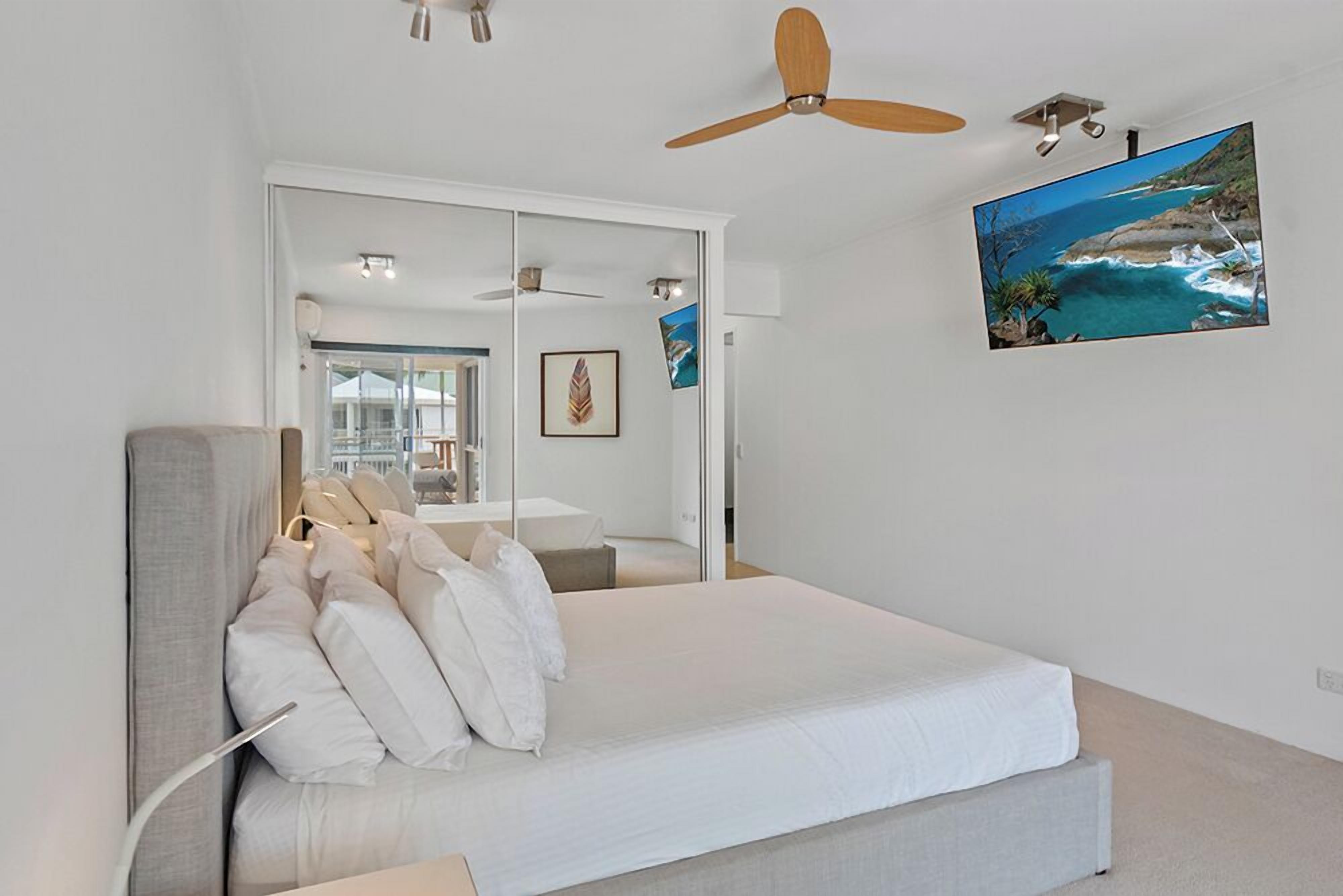 1 bedroom, individually decorated, individually furnished