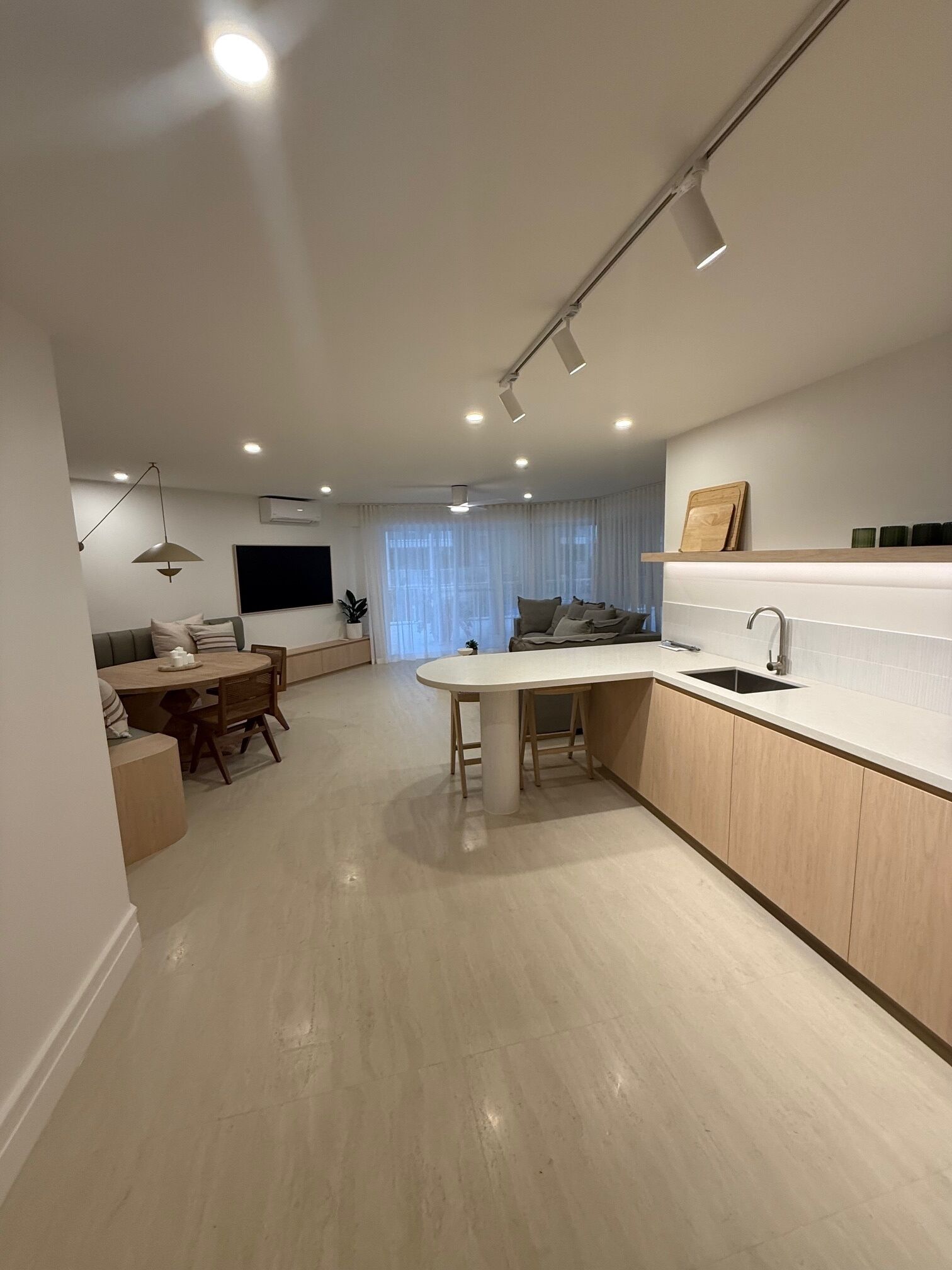 奢华公寓, 2 间卧室 | 起居区 | 55-厘米智能电视 （配备数码频道）、电视