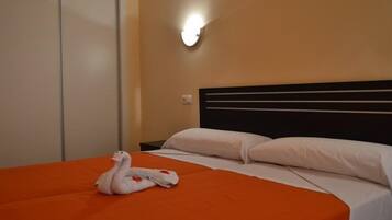 Geluiddichte muren, een strijkplank/strijkijzer, babybedden, gratis wifi