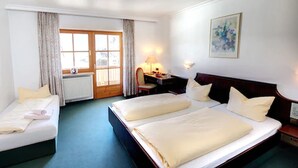 Triple Room | Hypo-allergenic bedding available, down comforters, bed sheets - Hotel Schwanstein (Schwangau)