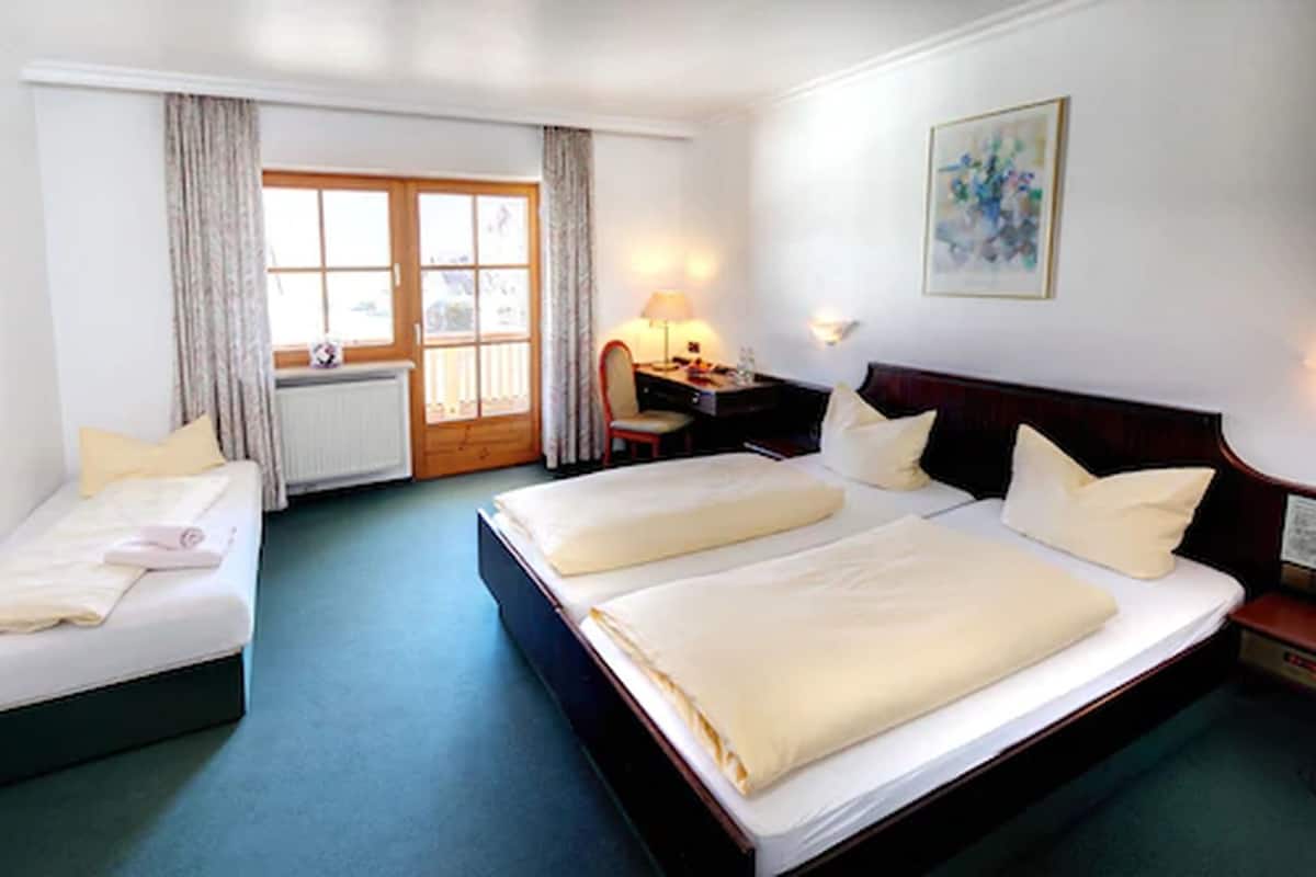 Habitación triple | Ropa de cama hipoalergénica, edredón y ropa de cama