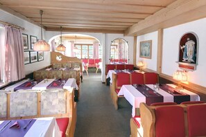 Se sirven desayunos, almuerzos, cenas y cocina italiana 