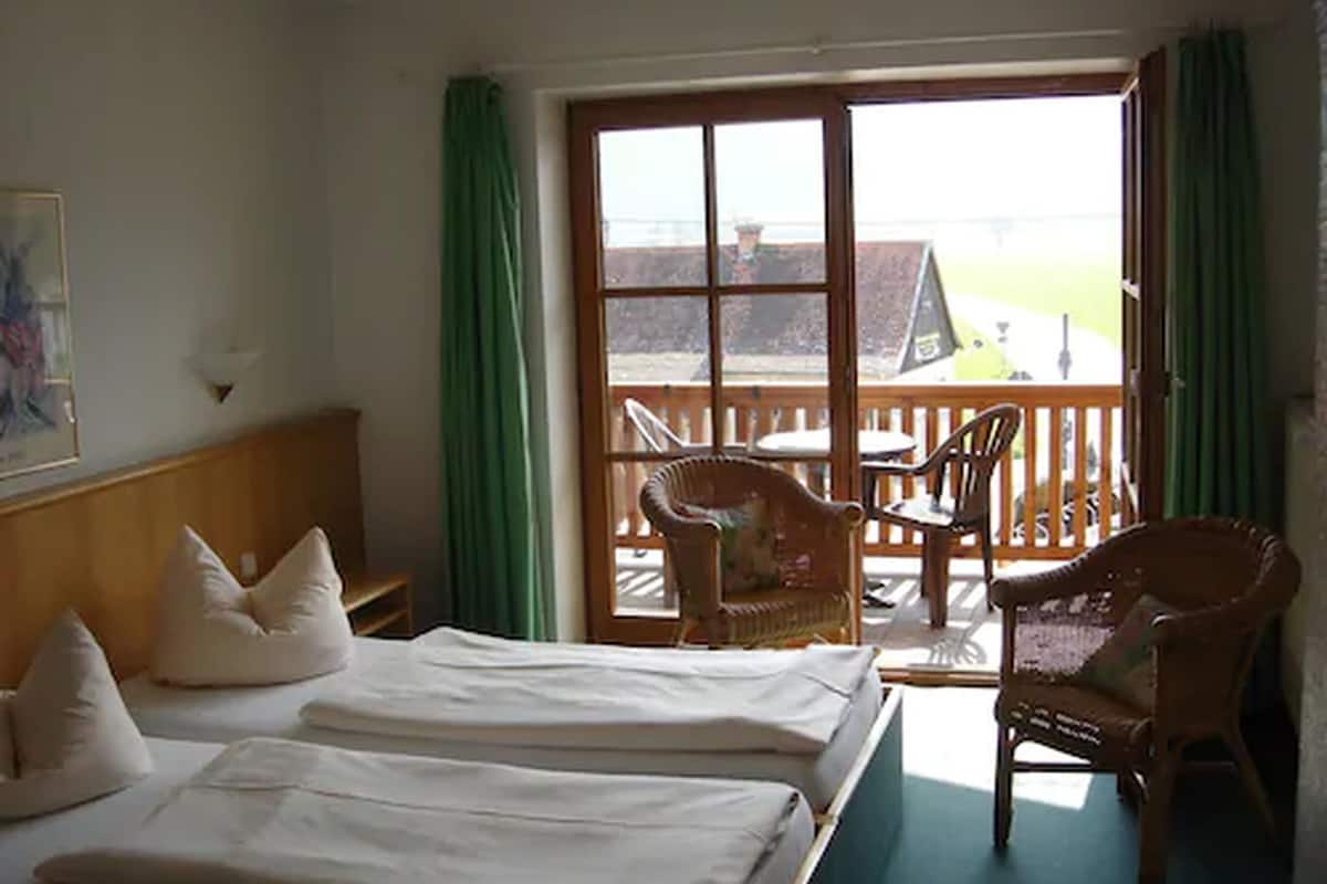 Classic Double Room | Hypo-allergenic bedding available, down comforters, bed sheets