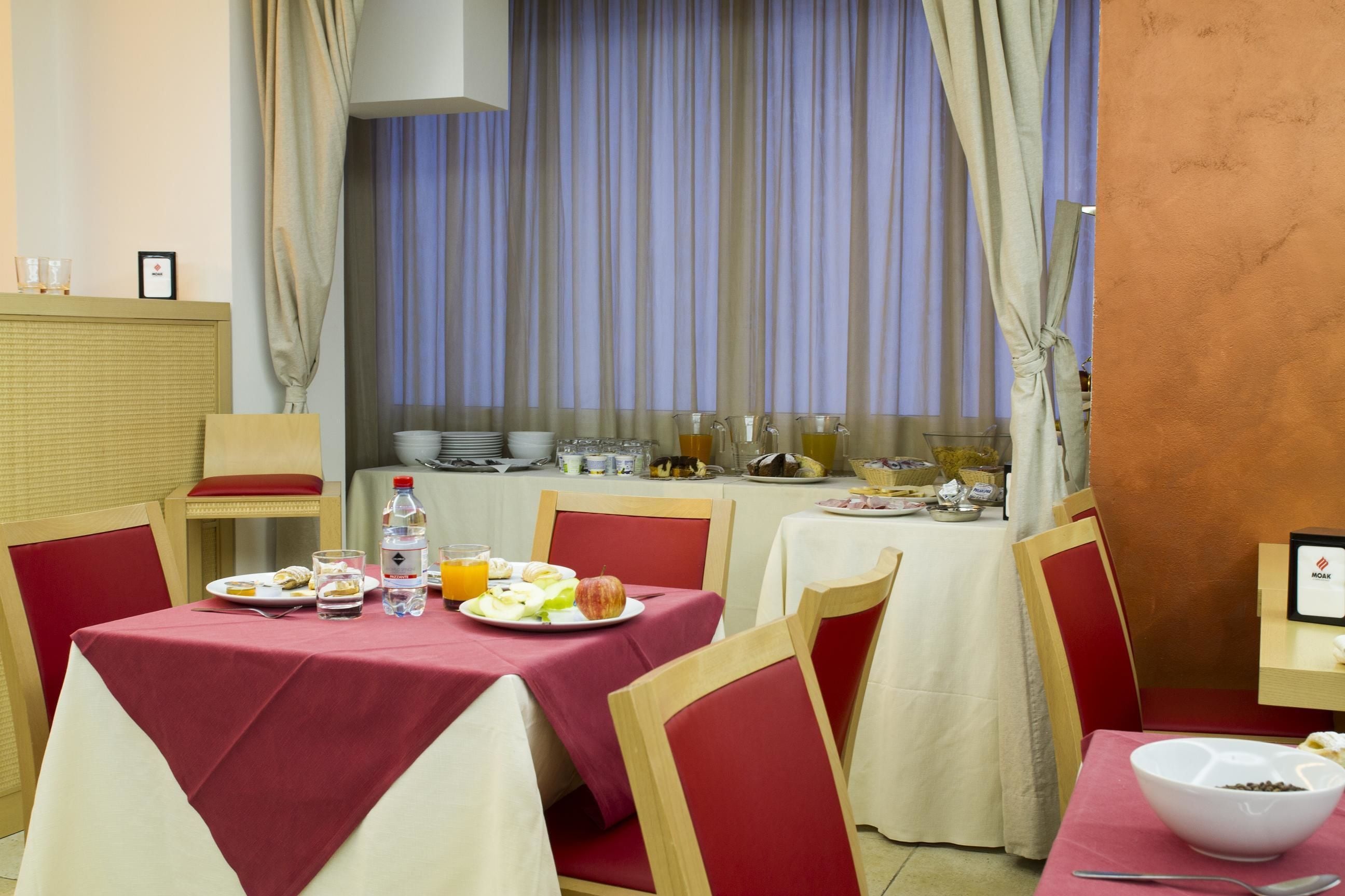 Bữa sáng buffet hàng ngày (7.50 EUR/mỗi người) 