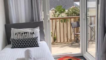 Basic Single Room, 1 Twin Bed, Ensuite | Individually decorated, individually furnished, soundproofing