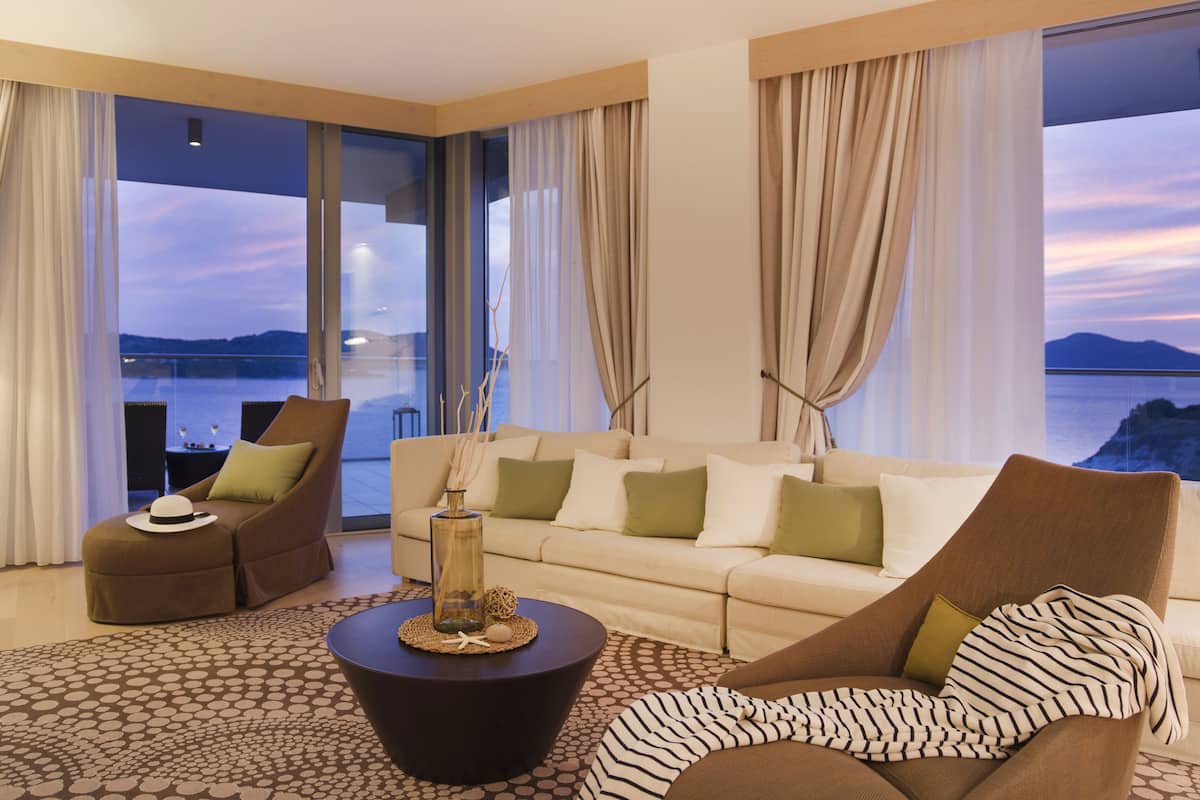 presidential suite | living area | flat-screen tv, pay films