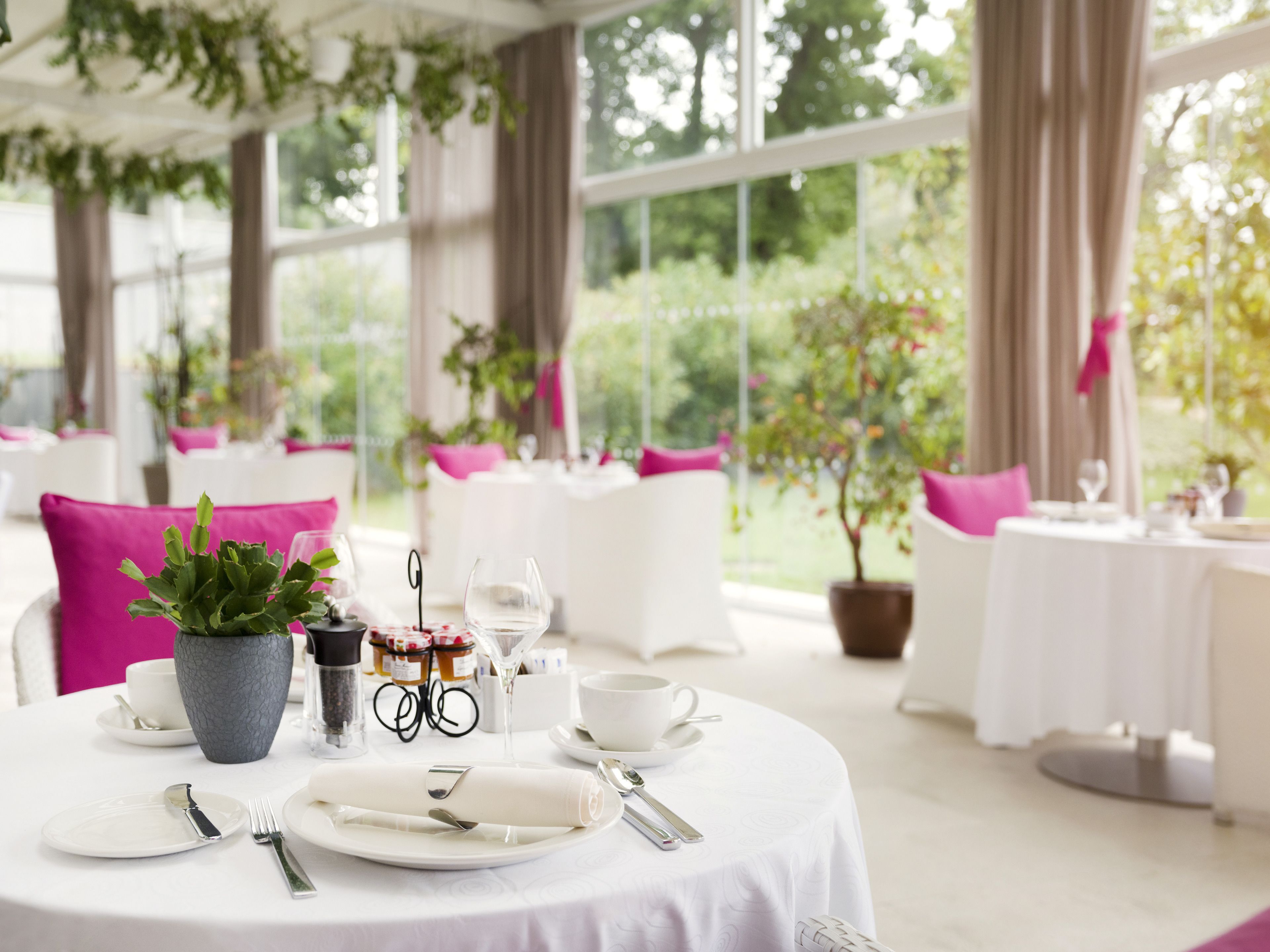 7 restaurants, lunch, dinner served; mediterranean cuisine