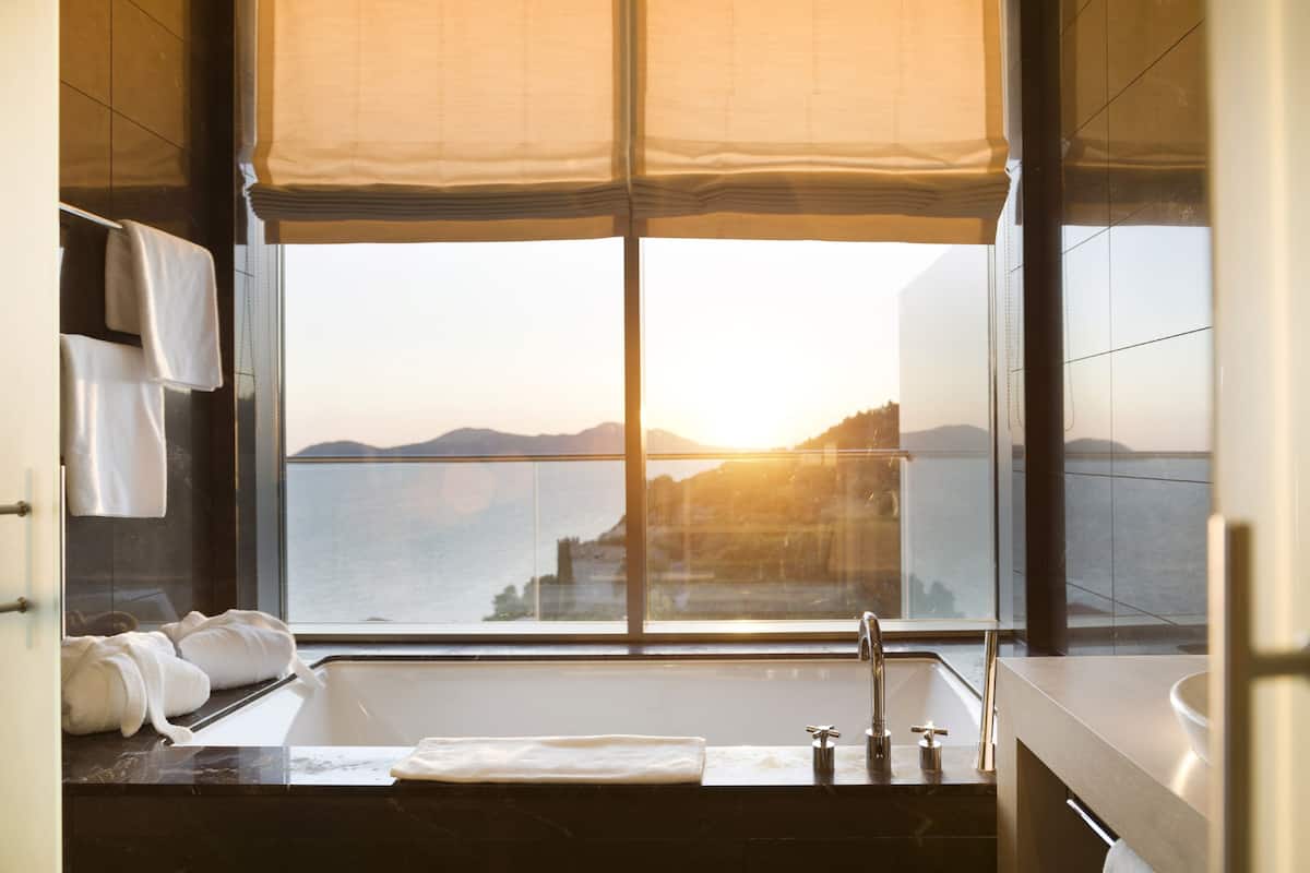 combined shower/bathtub, free toiletries, hair dryer, bathrobes