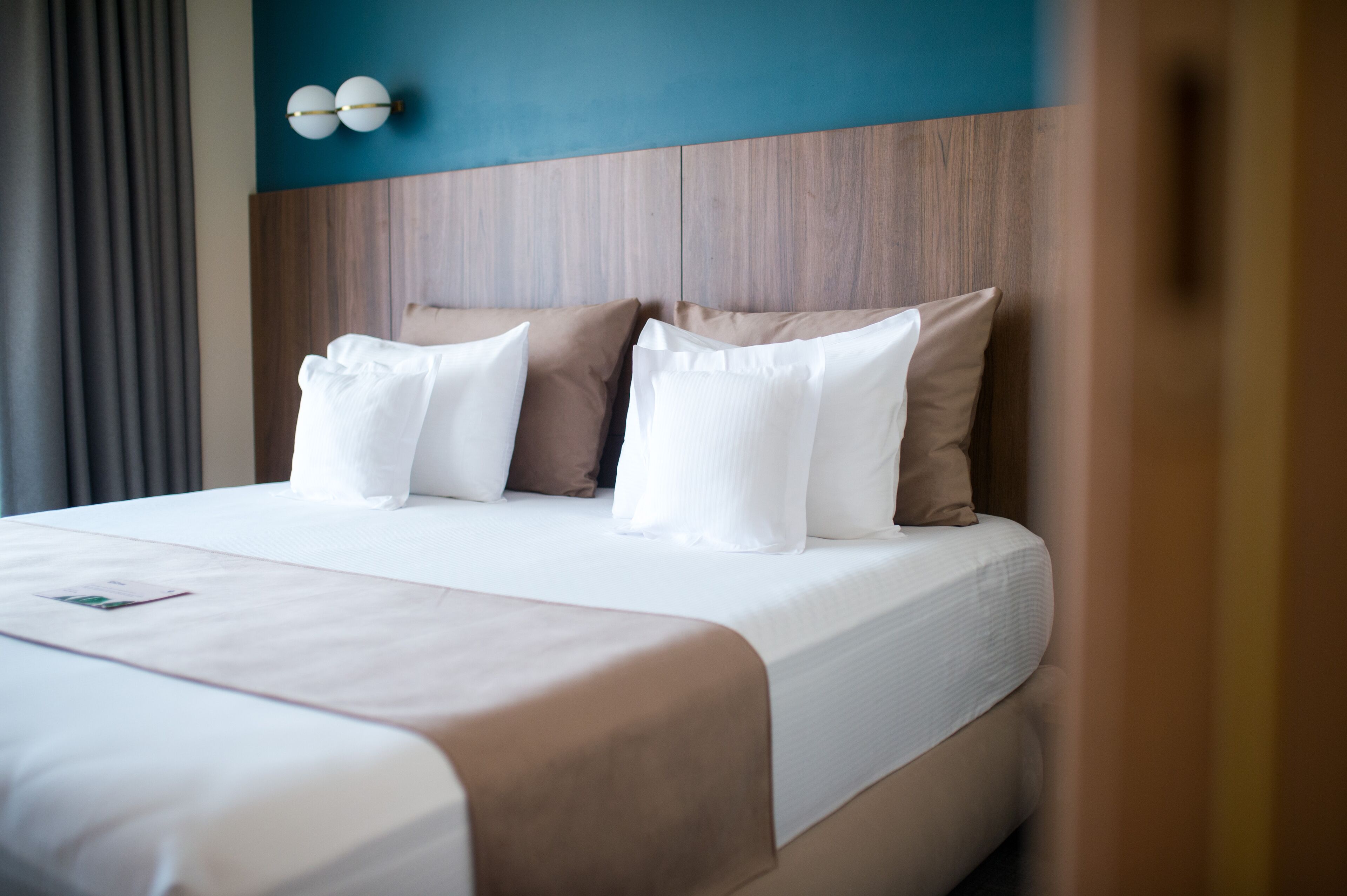 double room / twin room  | minibar, in-room safe, individually decorated, desk