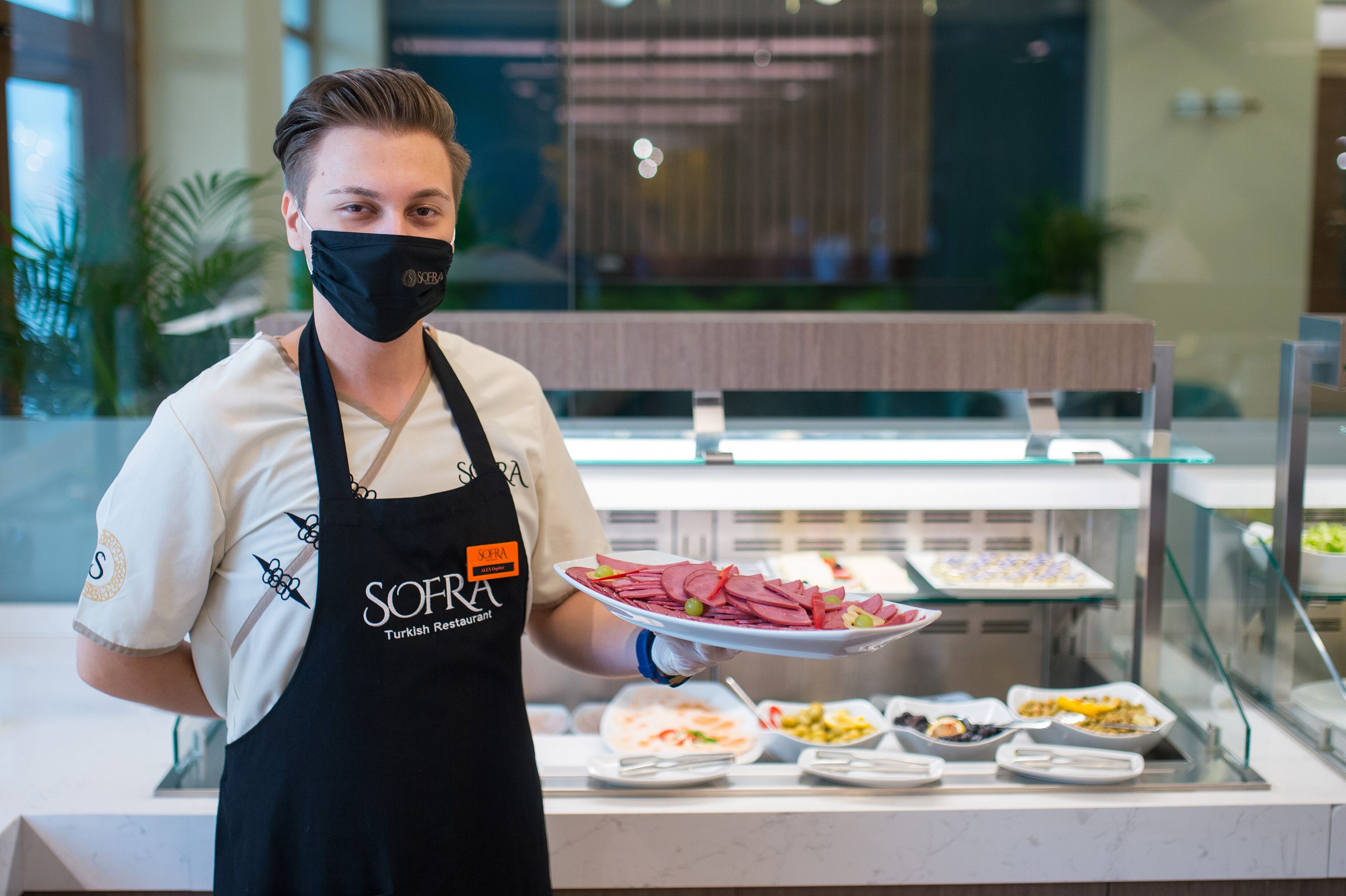 daily buffet breakfast (ron 50 per person)