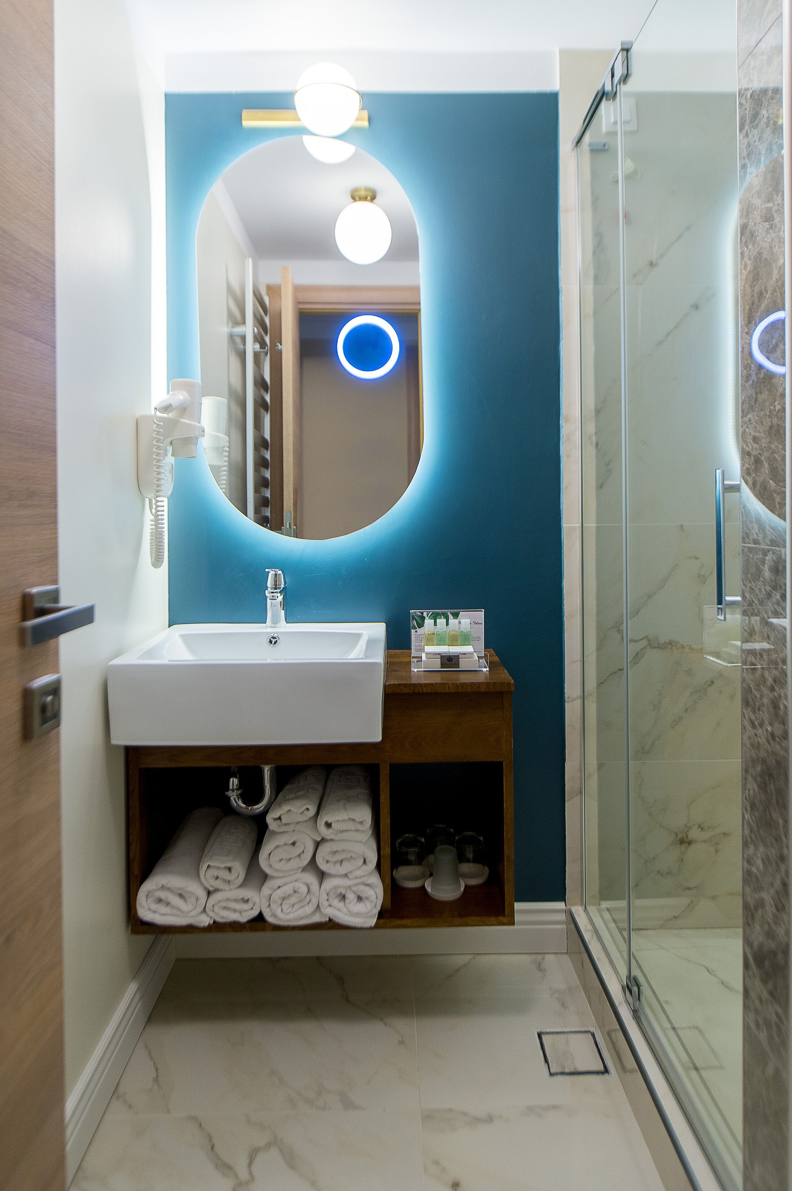 double room / twin room  | bathroom | shower, free toiletries, hair dryer, bathrobes