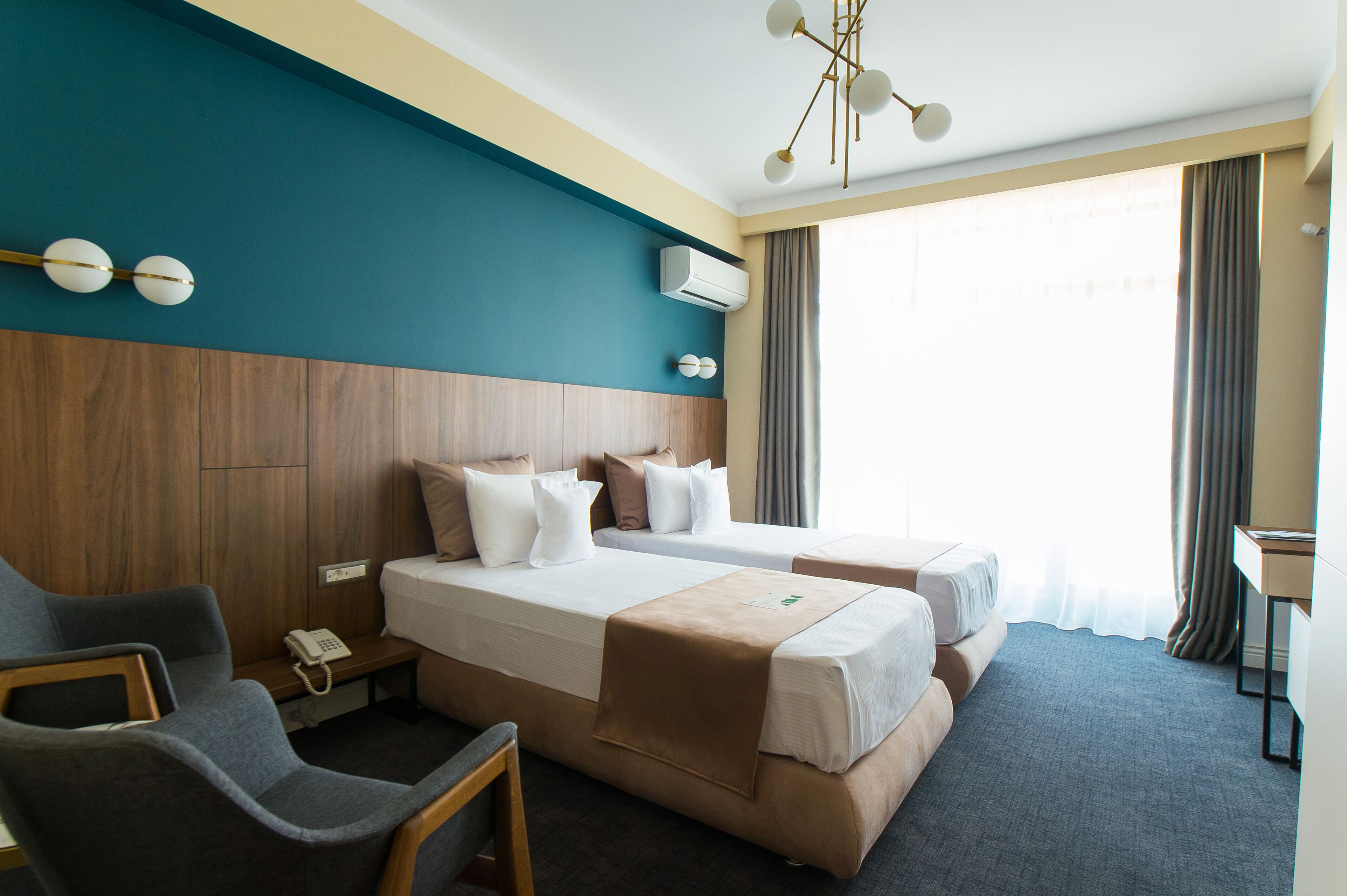 双床房 | 迷你吧、客房内保险箱、特色装修、办公桌