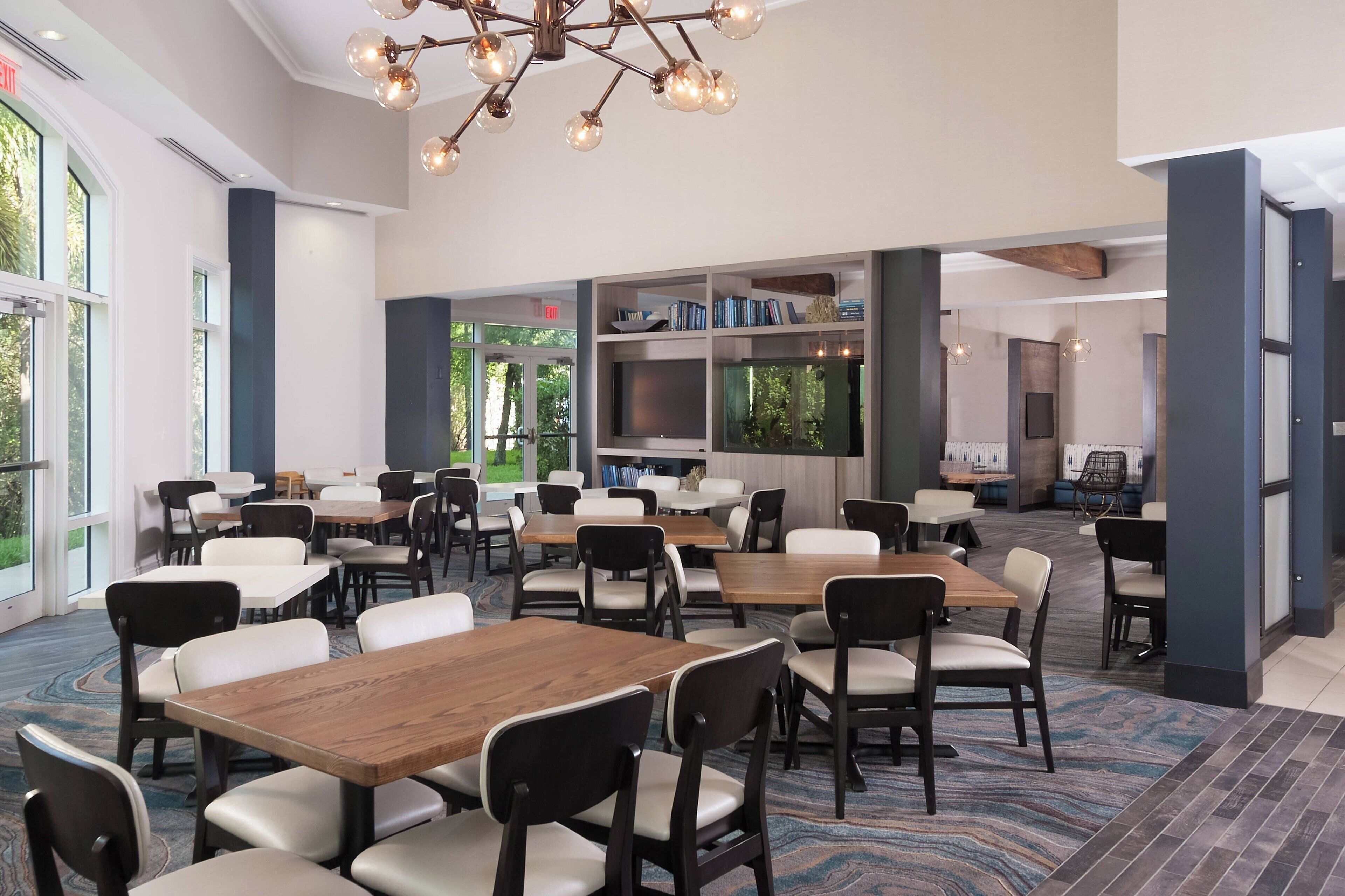 包含每日自助早餐