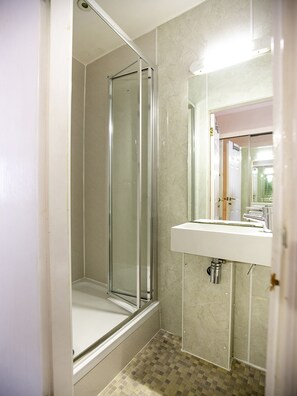 Standard Double Room, 1 Double Bed | Bathroom | Shower, free toiletries, hair dryer, towels - Arden Guest House, Craigmillar Castle Edinburgh (Edinburgh)