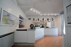 Reception - Panorama Palace (Meta)