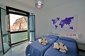 Minibar, in-room safe, soundproofing, WiFi (free) - Panorama Palace (Meta)