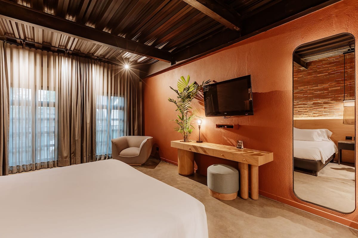 Habitación ejecutiva doble | Ropa de cama de alta calidad, edredones de plumas, minibar y caja fuerte