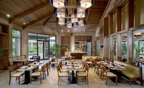 2 restaurants, breakfast served