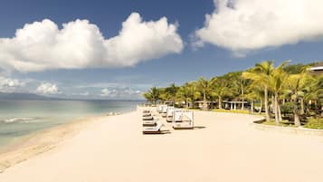 Playa privada, tumbonas, toallas de playa y buceo con tubo